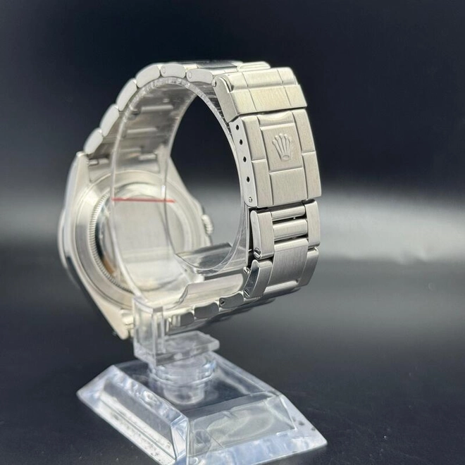 Explorer II -0474