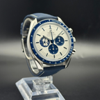 Omega Speedmaster Moonwatch Snoopy | 310.32.42.50.02.001 | 2025
