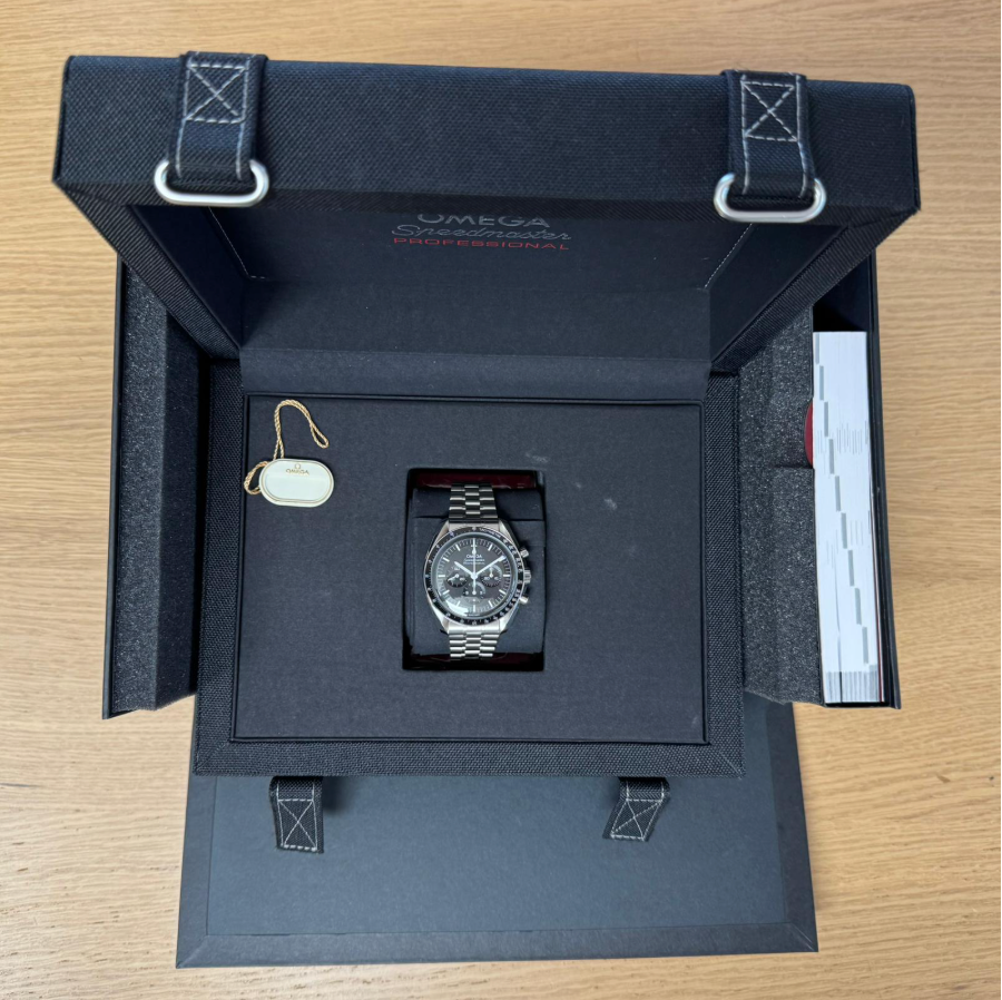 Omega Speedmaster Moonwatch